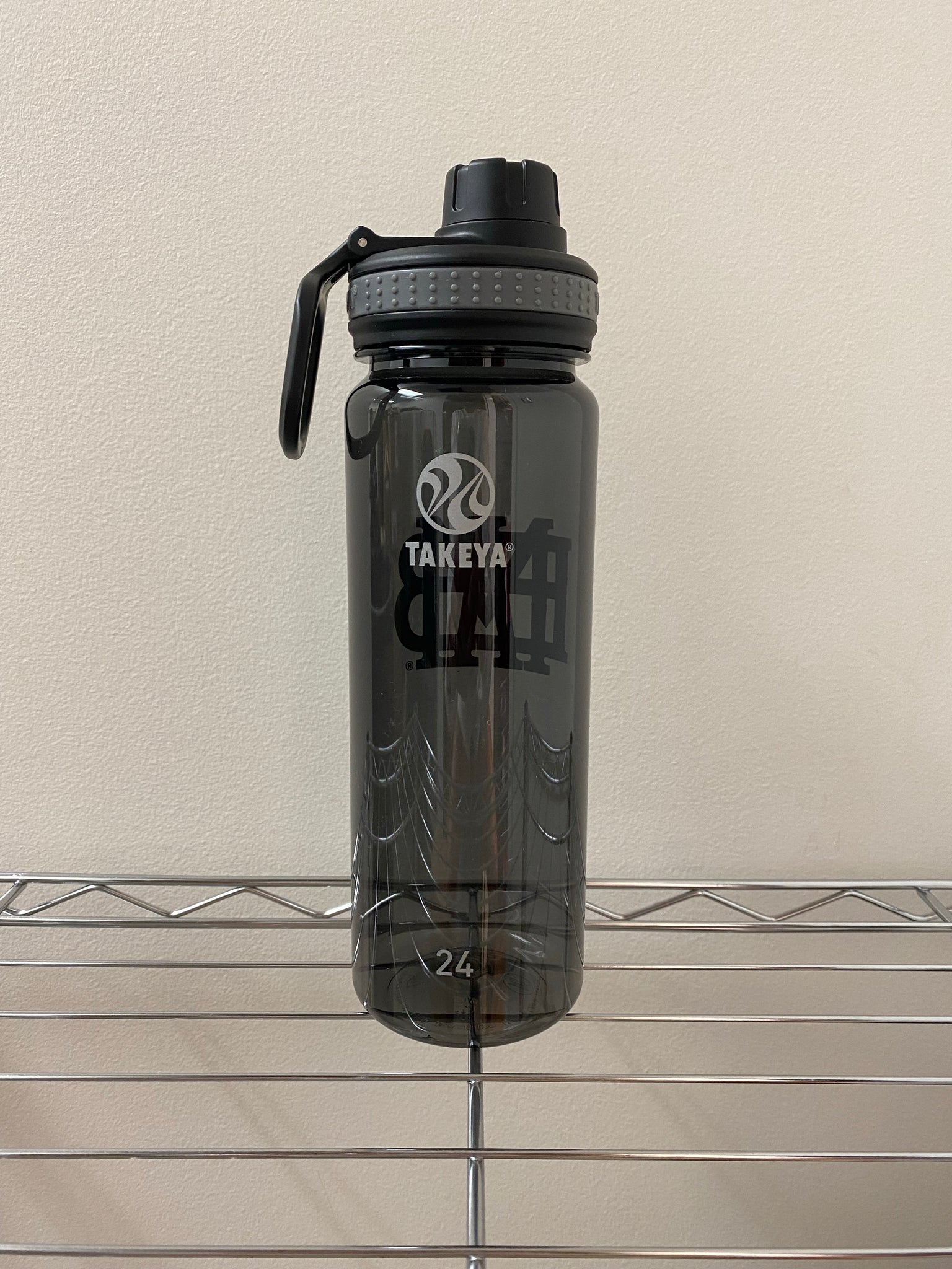 Takeya 24 ounce black water bottle – MBA Big Red Store